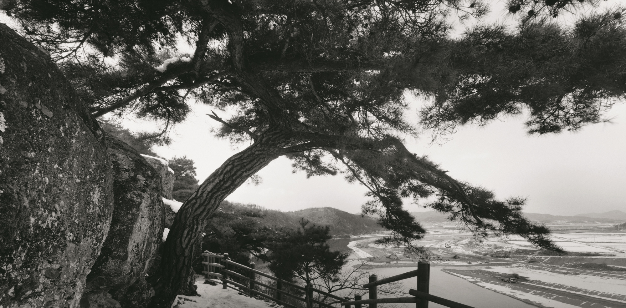 낙동강-경북 상주시 사벌면 경천대 01 Gelatin Silver Print 50.8x61cm 2011