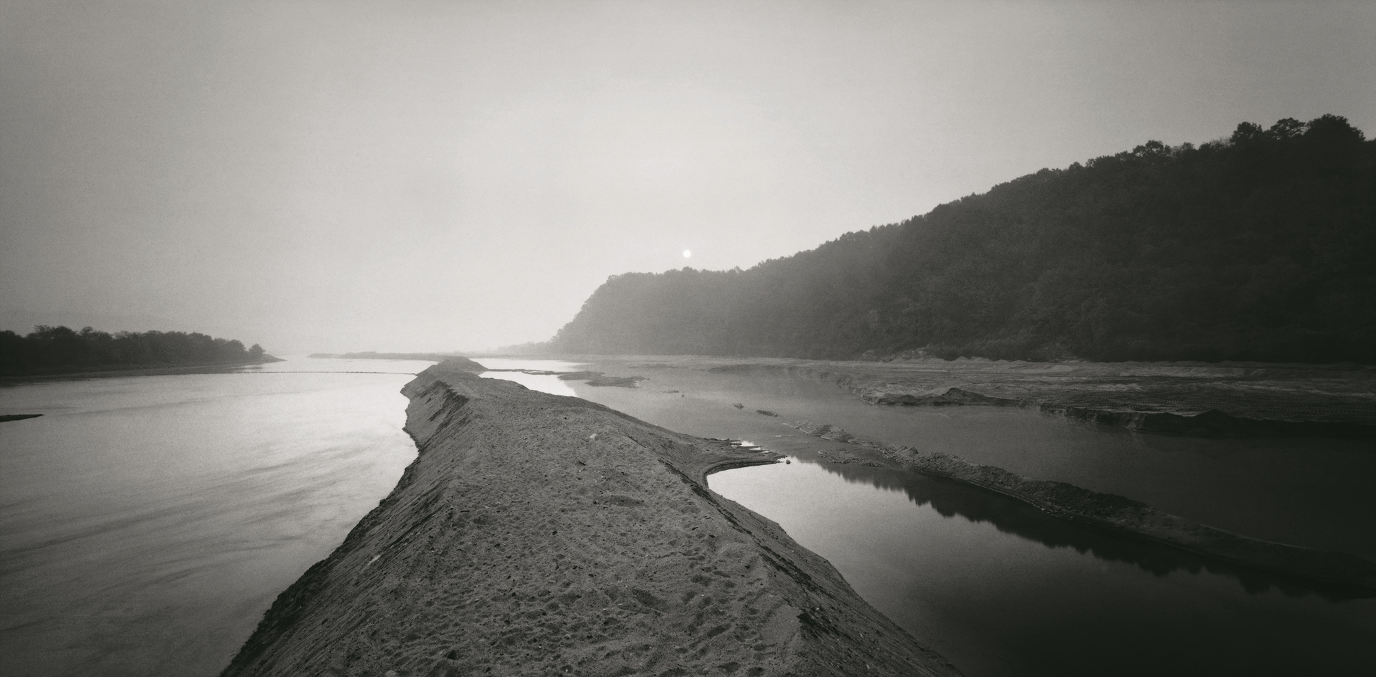 낙동강-경북 상주시 중동면 강창교 Gelatin Silver Print 50.8x61cm 2010