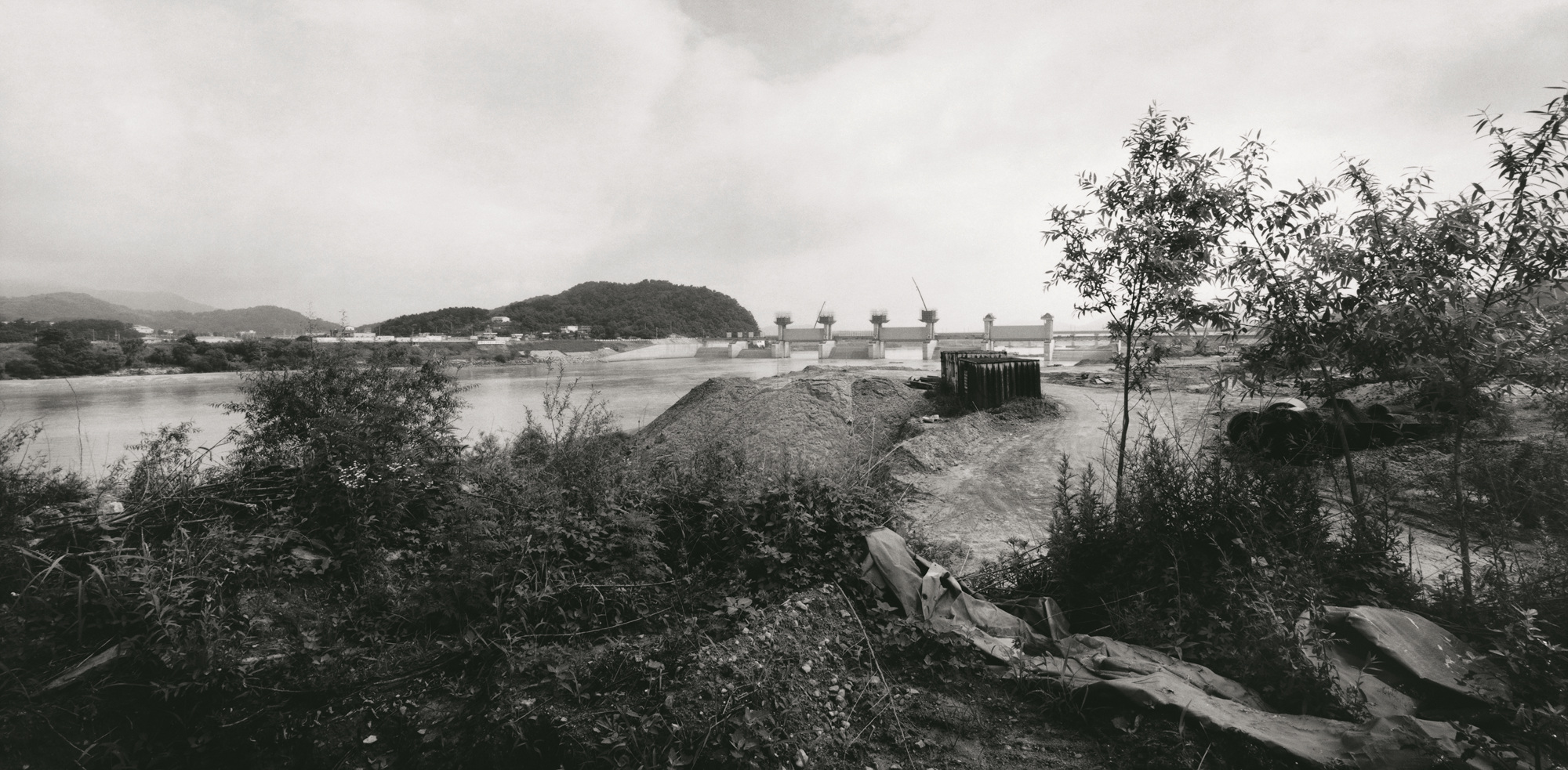 낙동강-경북 칠곡군 석적읍 칠곡보 Gelatin Silver Print 50.8x61cm 2011