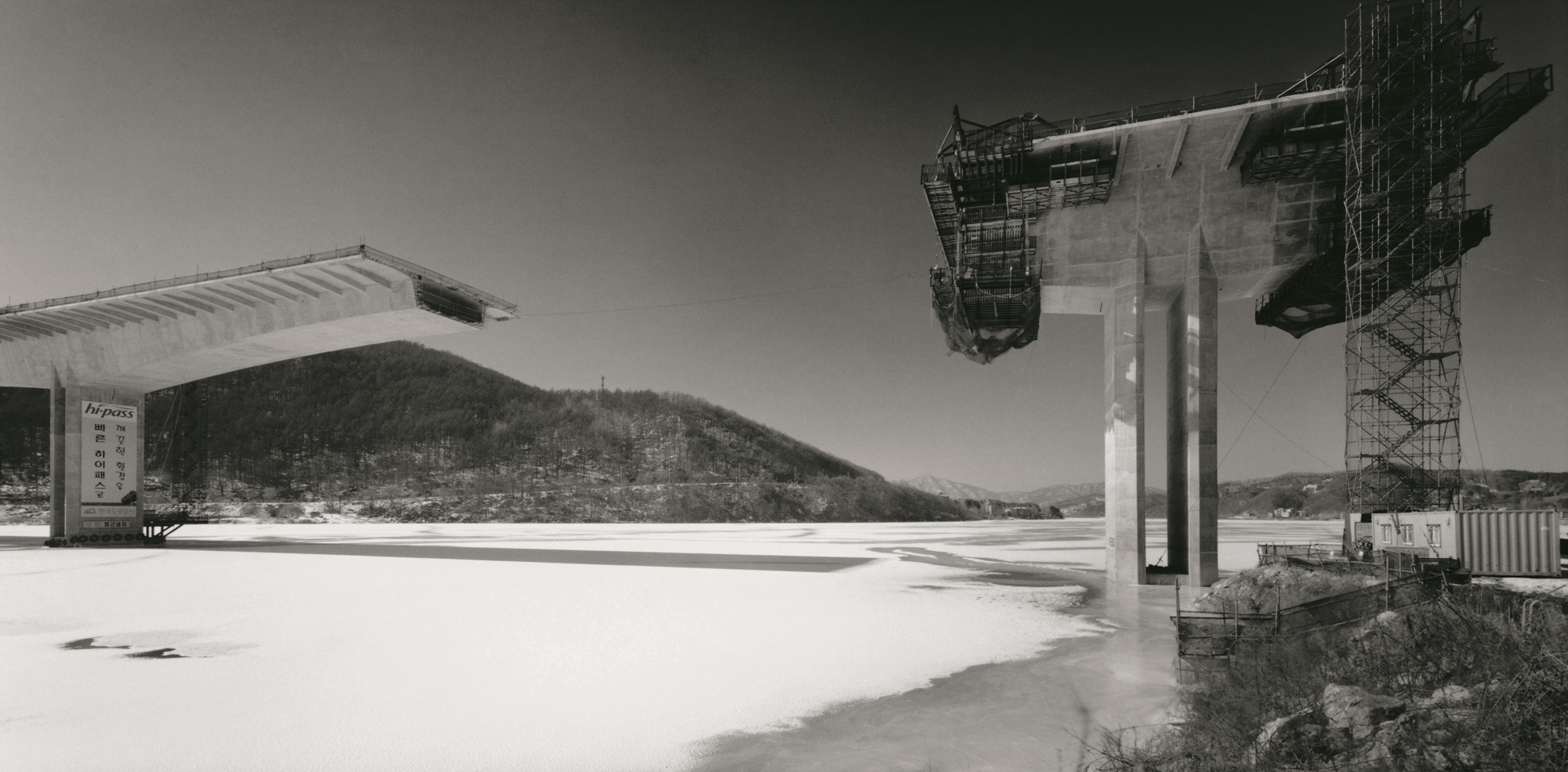 한강-경기 양평군 강하면 Gelatin Silver Print 50.8x61cm 2010 