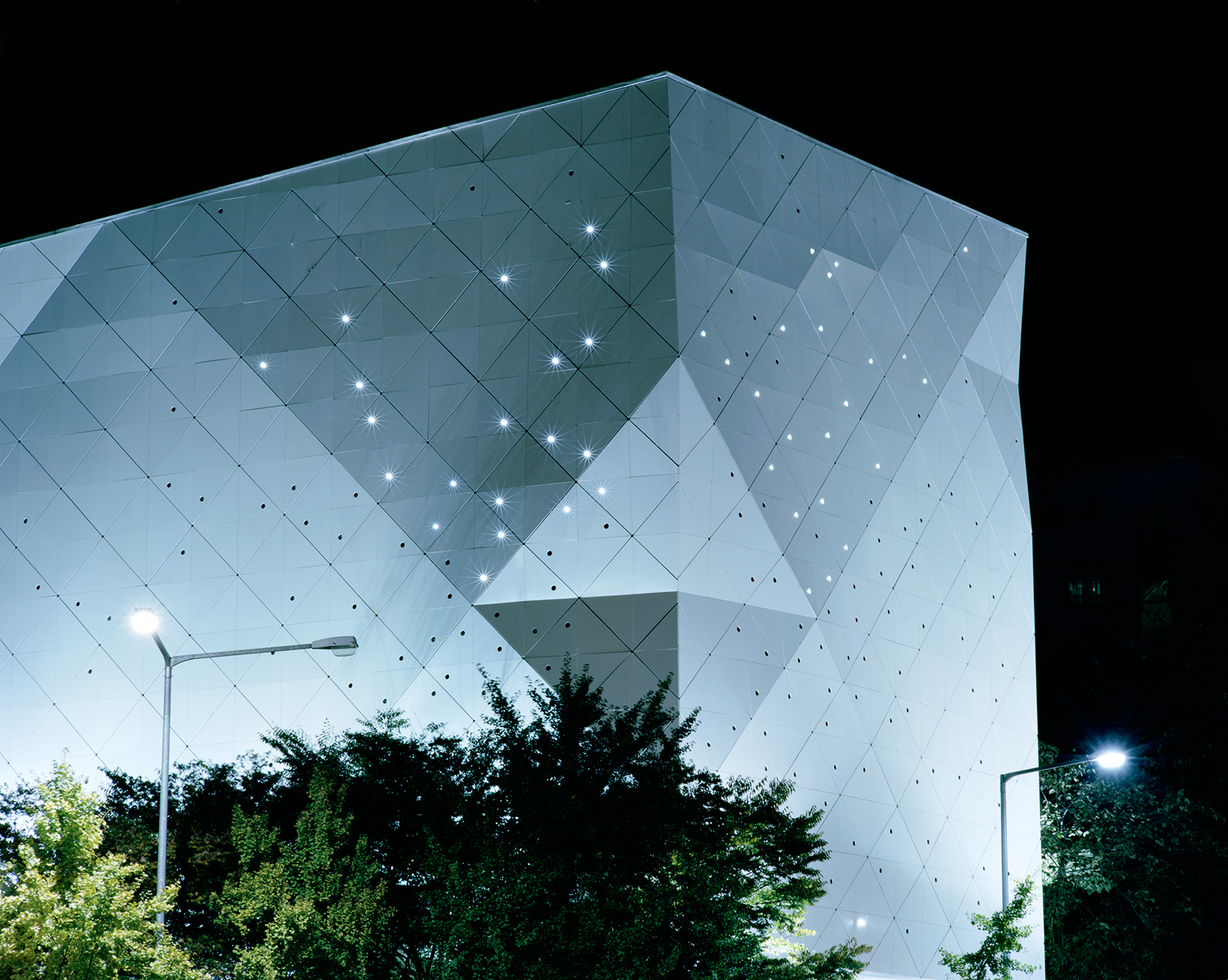 ·환상-도시_ Cube _ Archival Pigment Print _152x127cm _2007