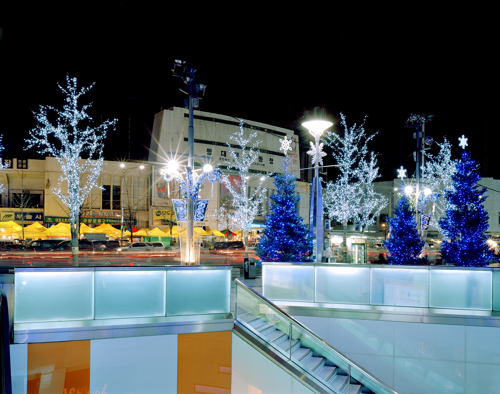 ·환상-도시_ Dong-Dae,Mun Stadium _ Archival Pigment Print _127x102cm _2006