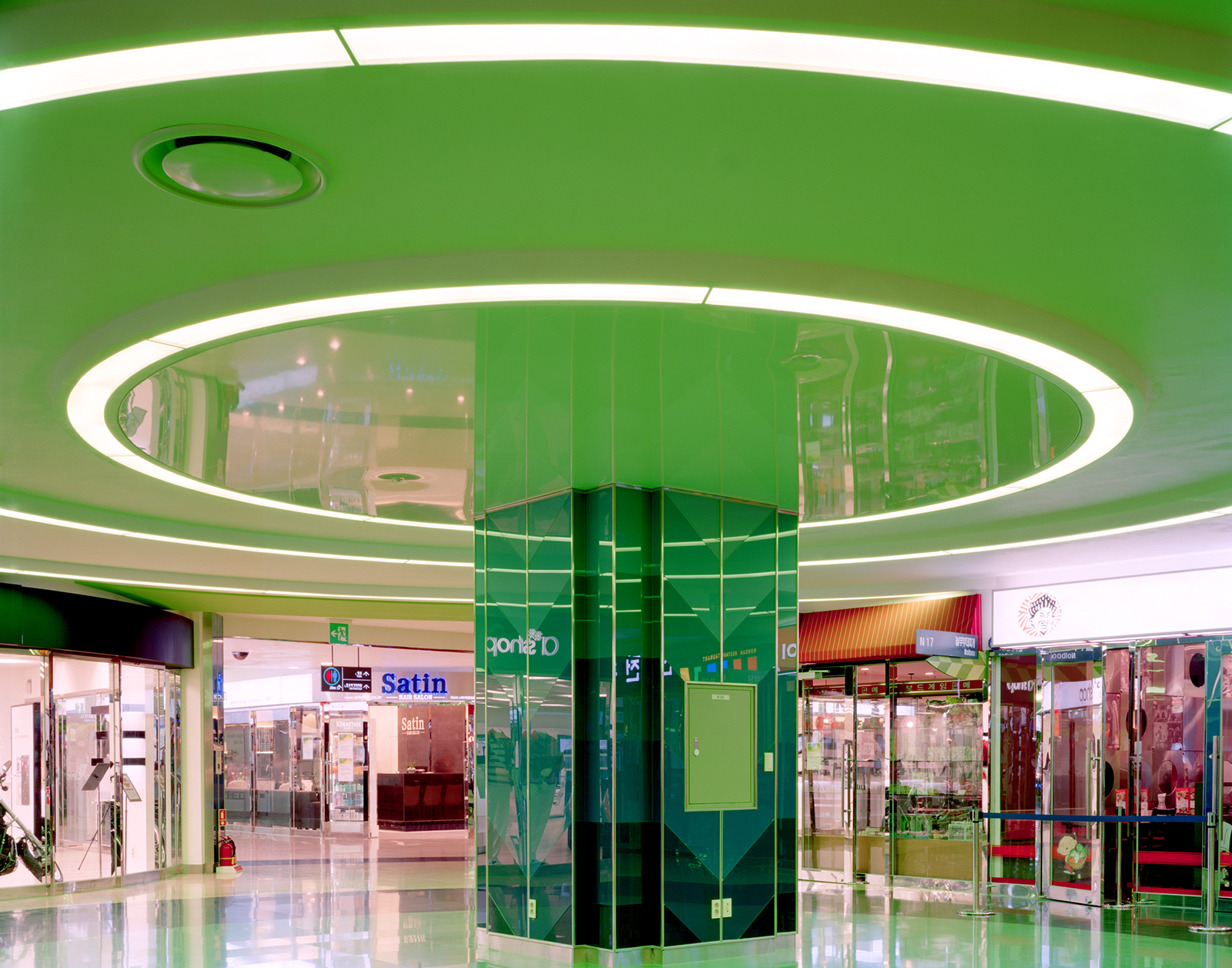 ·환상-도시_ Forest Walk _ Archival Pigment Print _127x102cm _2007