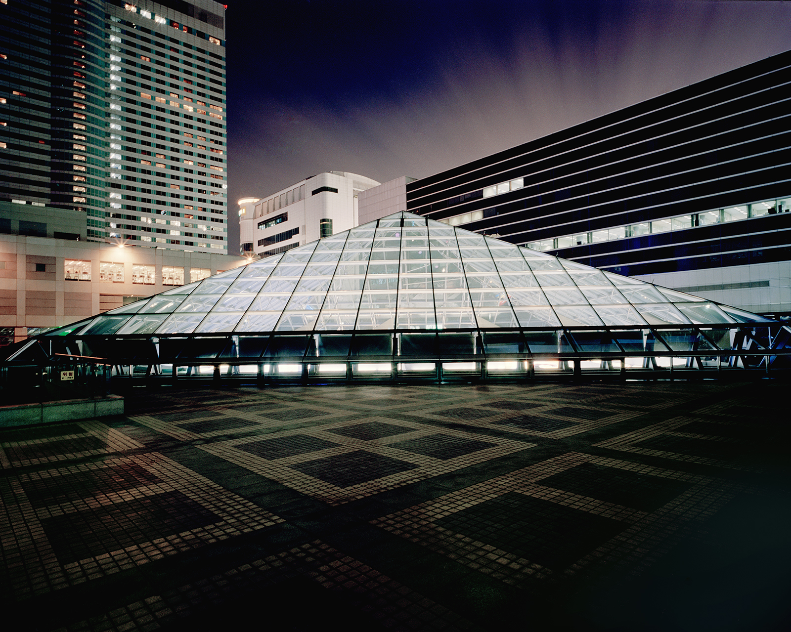 ·환상-도시_ Louvre-1 _ Archival Pigment Print _127x102cm _2005