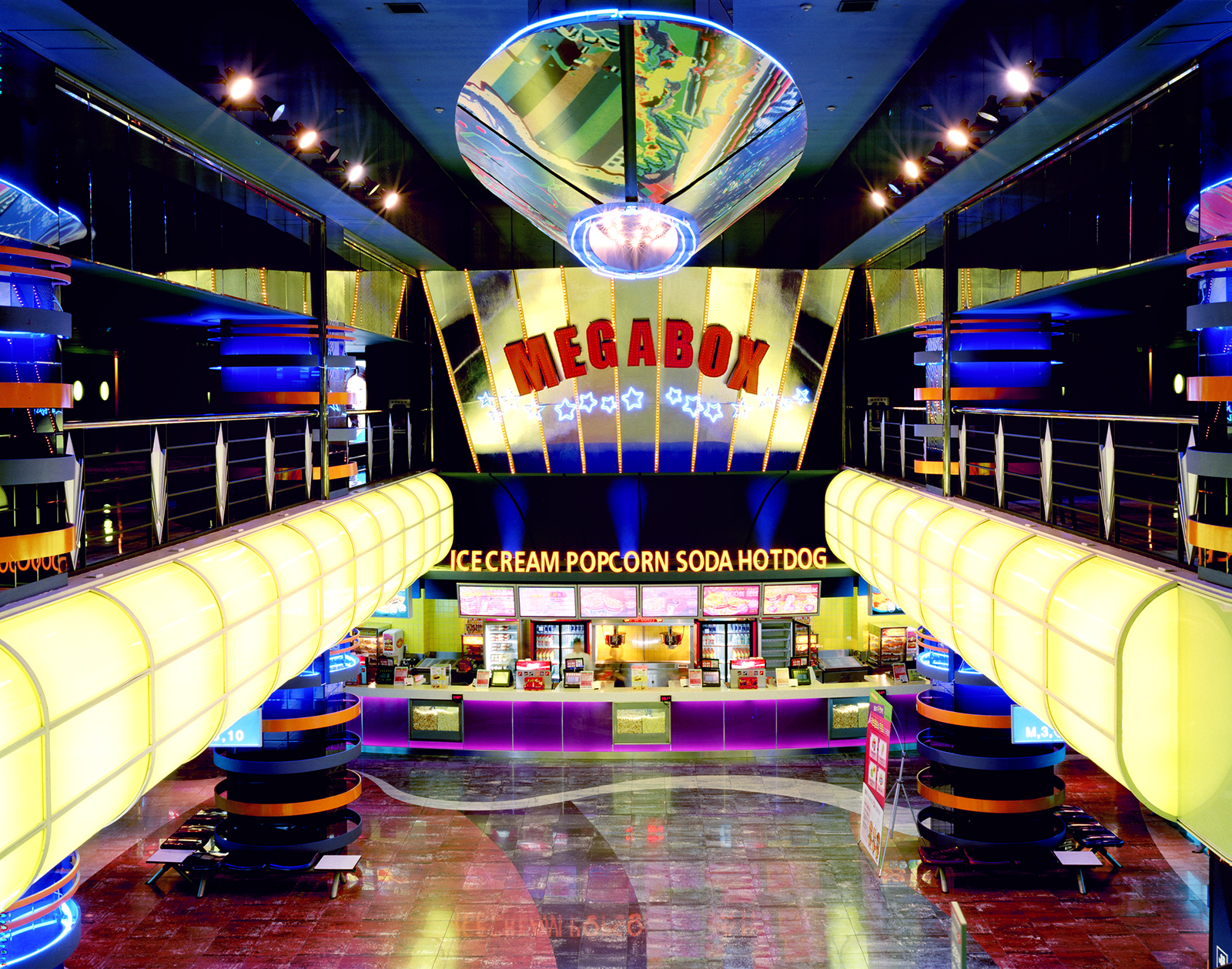 ·환상-도시_ Megabox Stage _ Archival Pigment Print _152x127cm _2007