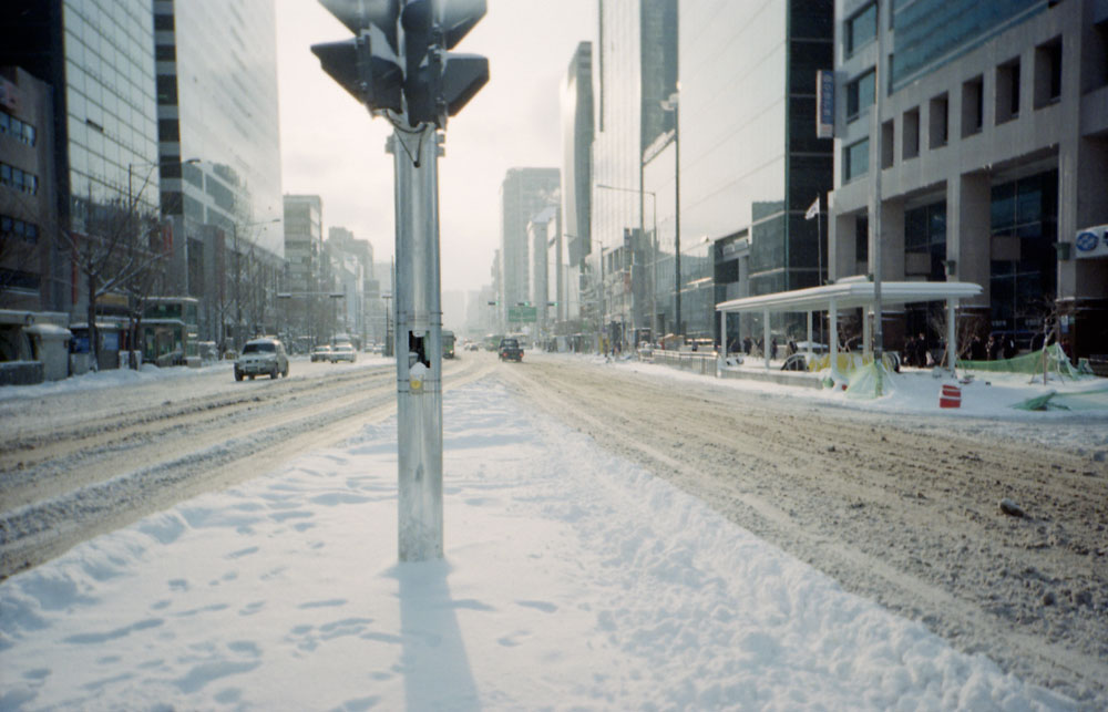 차갑지-않은-거리