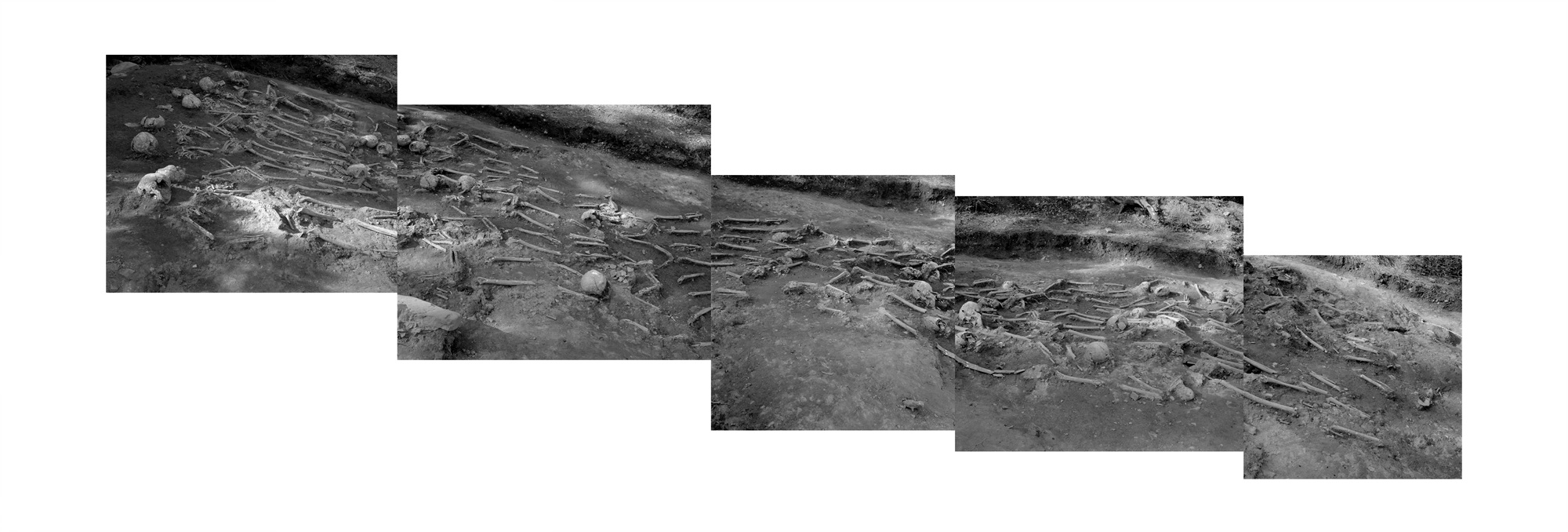 11-1 경남 진주시 명석면 문산읍 상문리 진성고개 민간인 희생자 유해 발굴현장, Gelatin Silver Print, 70x80cm, 2012