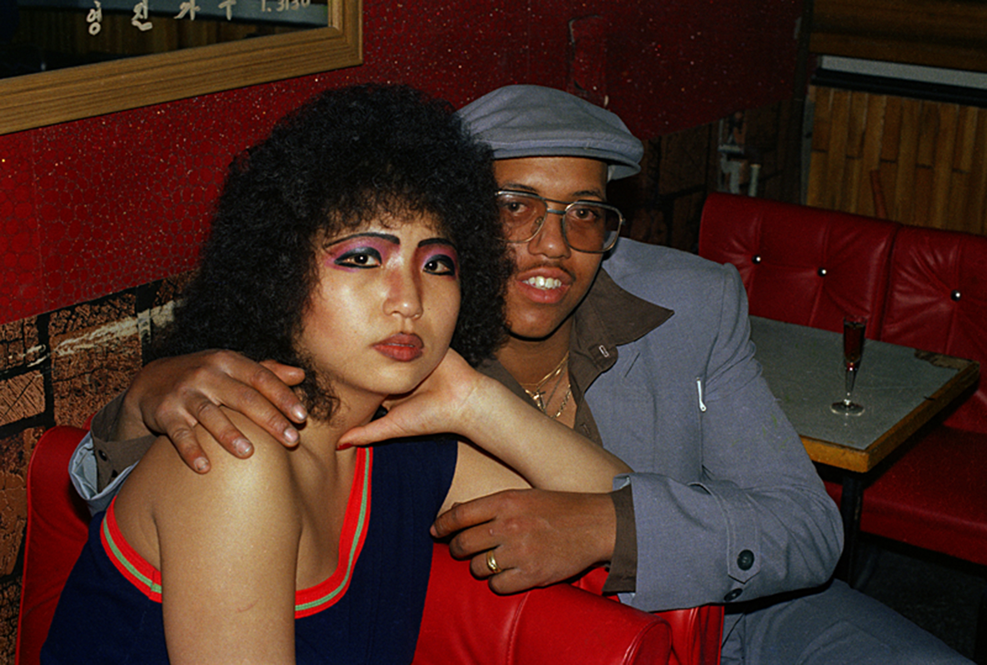 12 동두천 기념사진, Gelatin Sliver Print, 1984