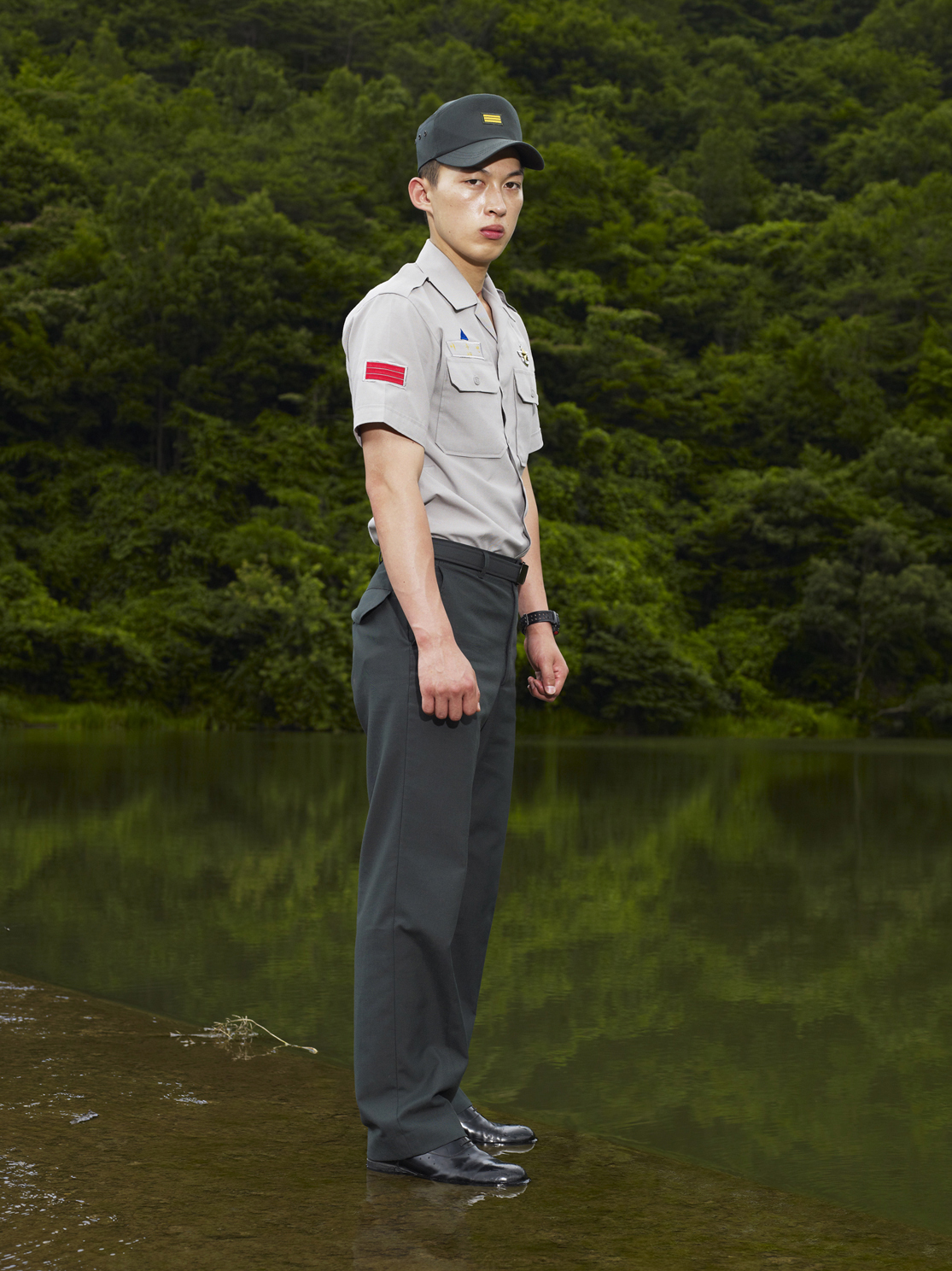 14 물 위의 선 군인, Archival Ink-jet Print, 104x78cm, 2011