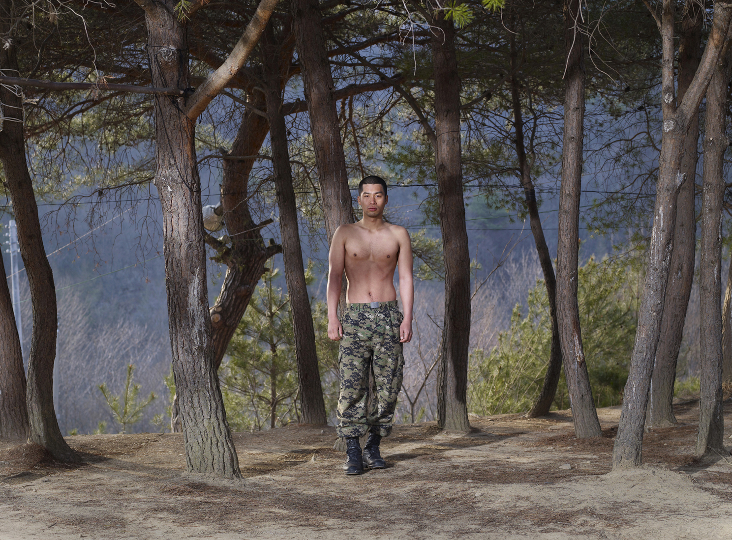 20 숲에 서있는 특전사, Archival Ink-jet Print, 137x183cm, 2010