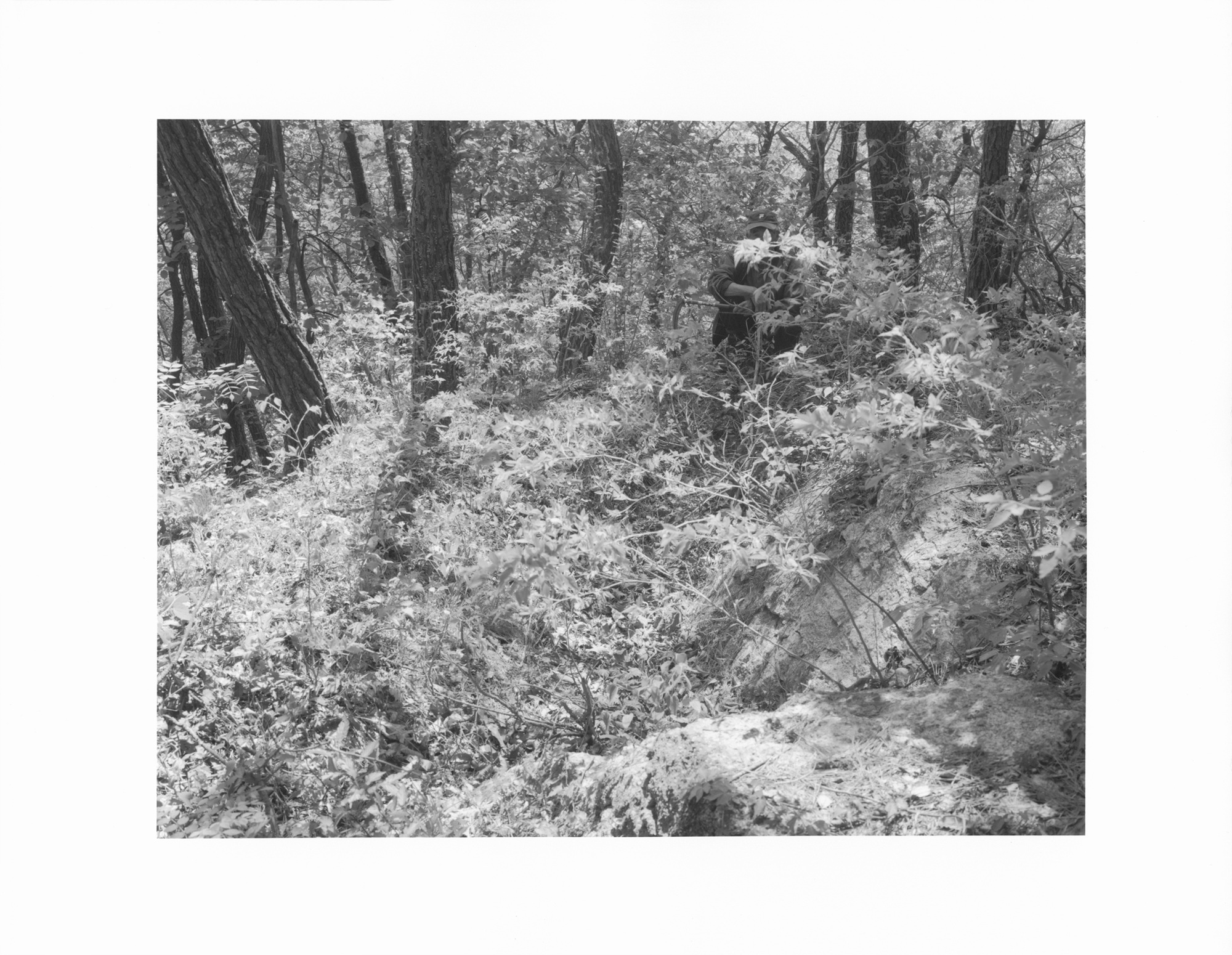 3 전남 함평군 해보면 광암리 불갑산 양민 학살 유해 발굴지,Gelatin Silver Print, 70x80cm, 2012