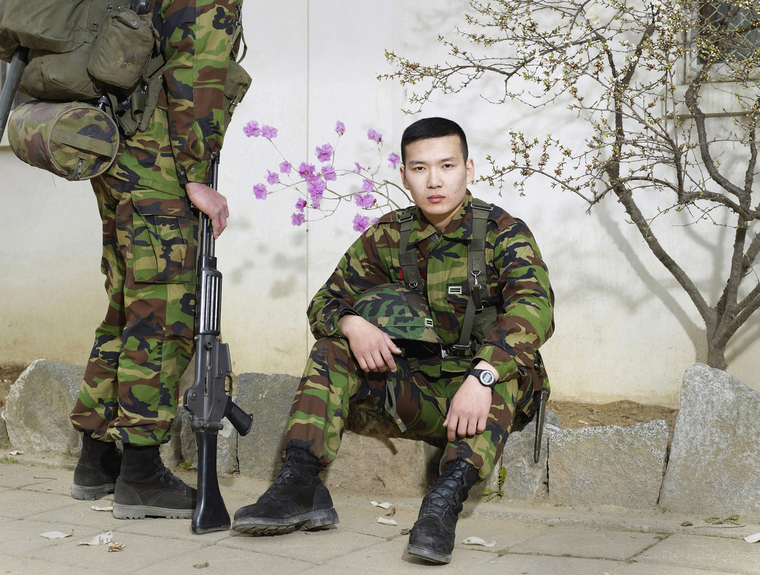 6 진달래꽃과 군인, Archival Ink-jet Print, 104x138cm, 2011