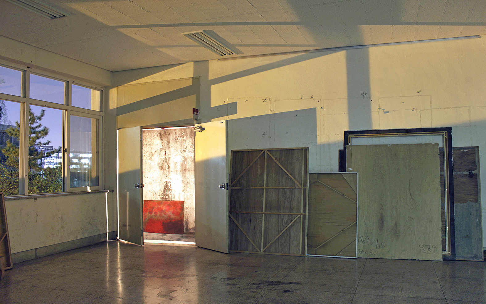 In the doorway, 63X100cm, 장지에 채색, Digital pigment print, 2011