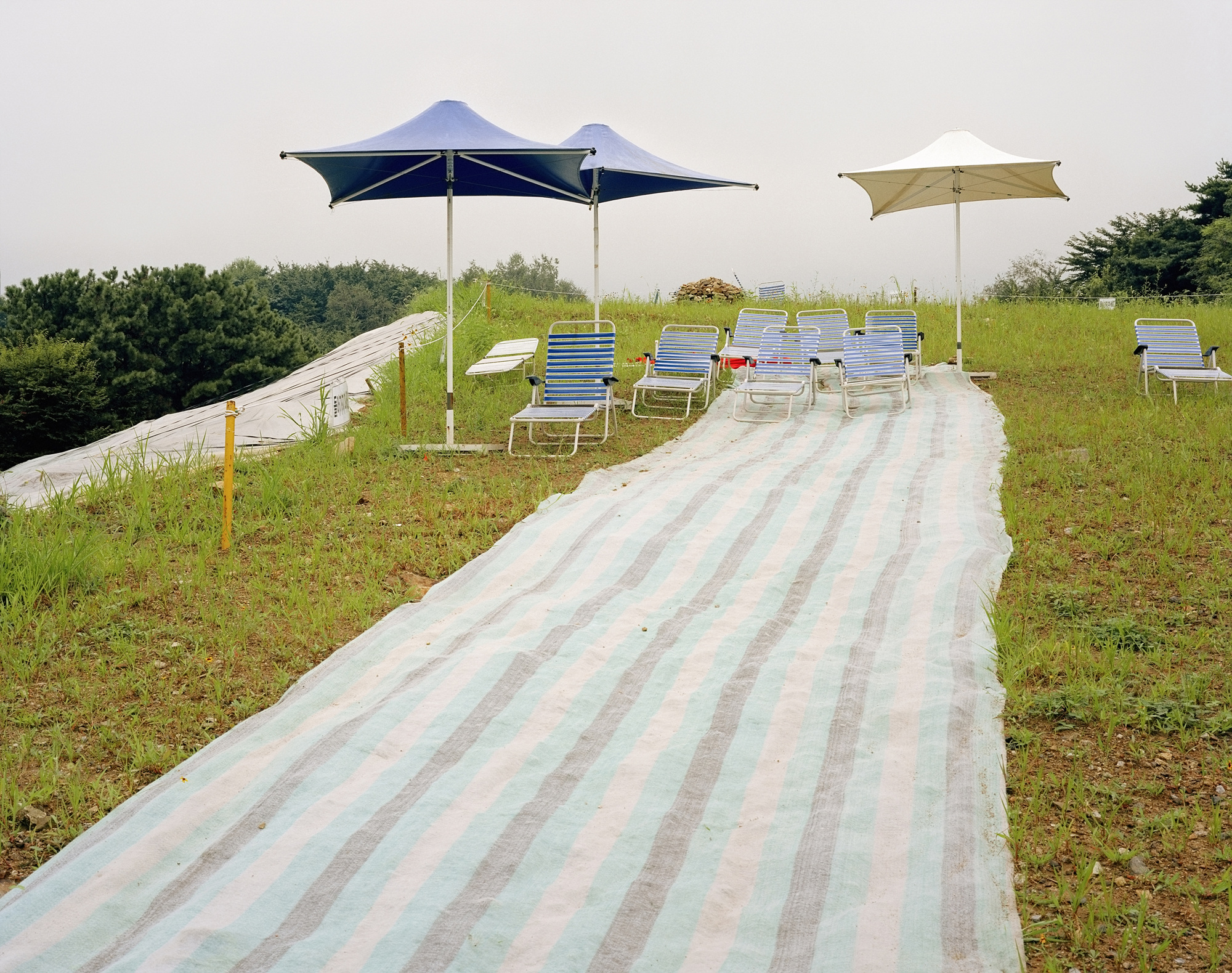 12 Commercial Landscapes, Digital C Print, 74×94cm, 2002-2006