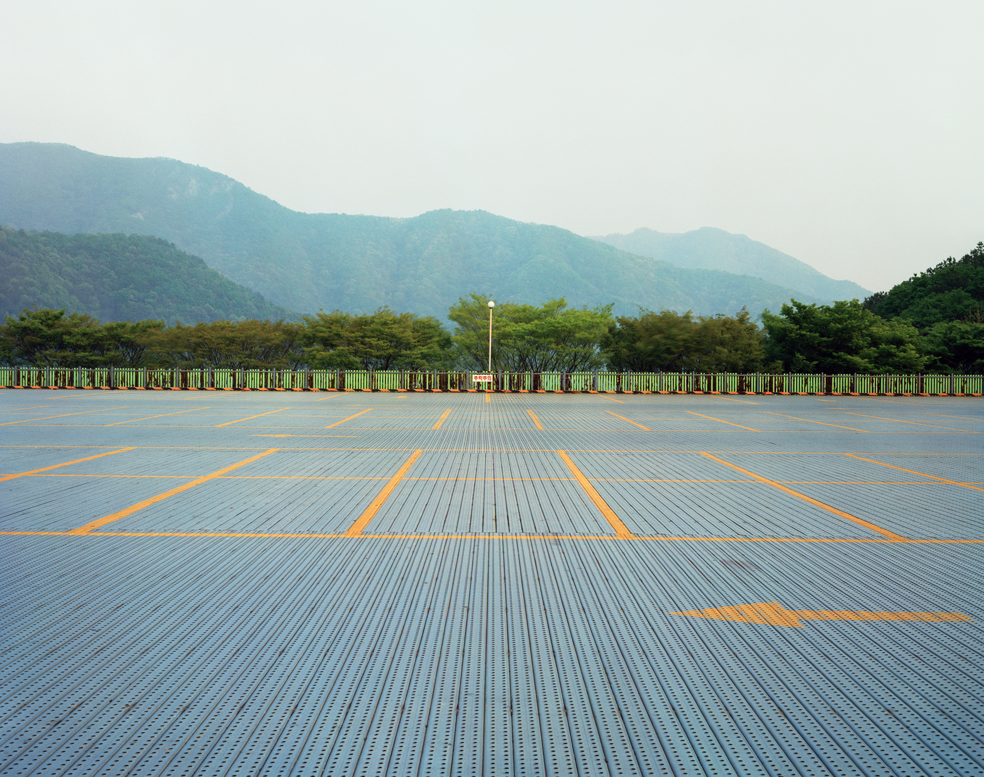 19 34개의 야외 주차장, Digital C Print, 83×102cm, 2006-2009