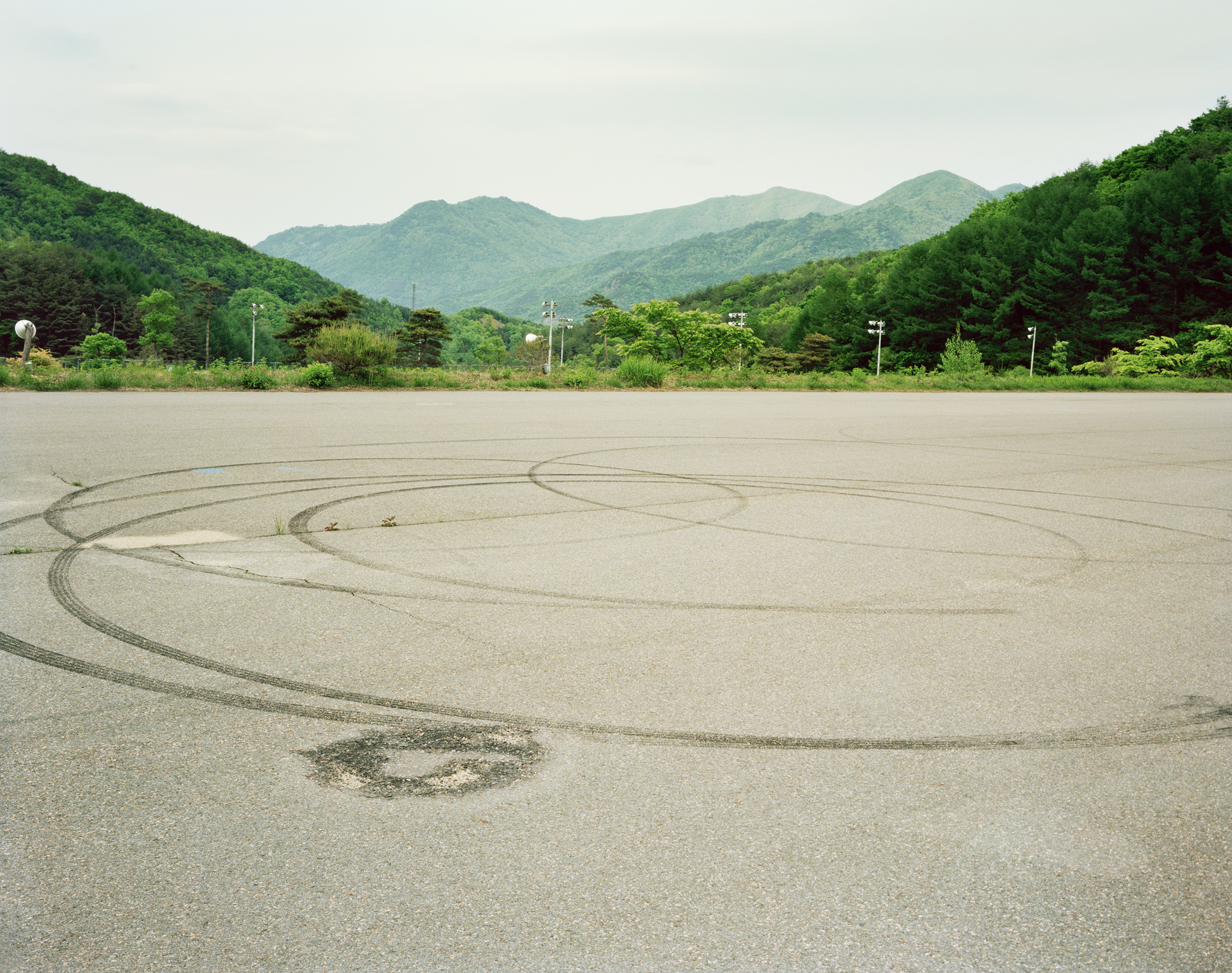 31 34개의 야외 주차장, Digital C Print, 16×20inch, 2005-2009