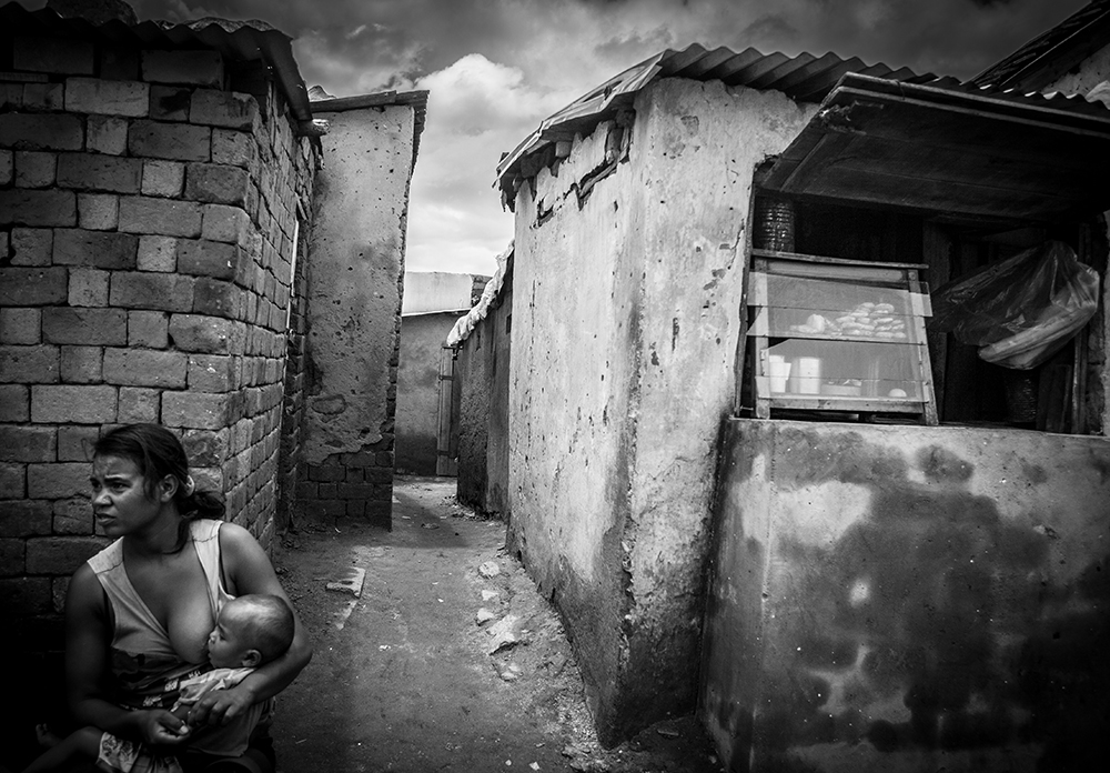 malagasy women_Pigment print_20x24in_2012