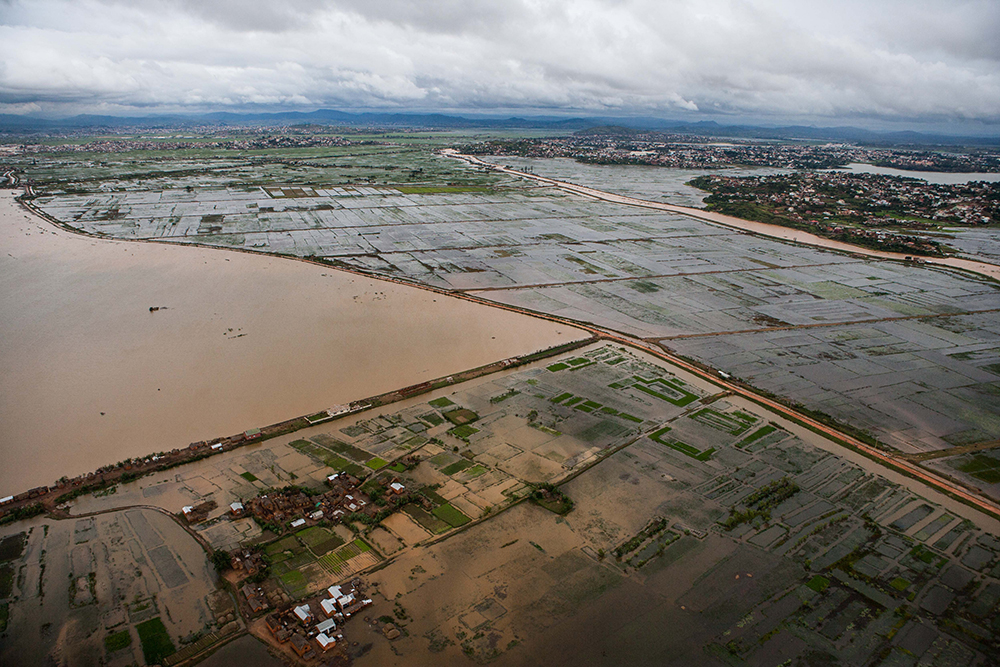 Flooding in Tana_Pigment print_12x18in_2012