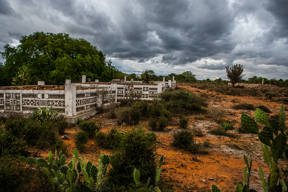 Tomb in Fort Dauphin_Pigment print_12x18in_2012