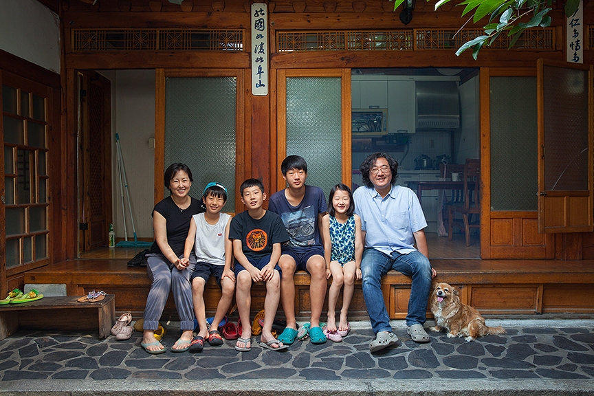 정구 가족과 두기, 서울, 충정동, 2015