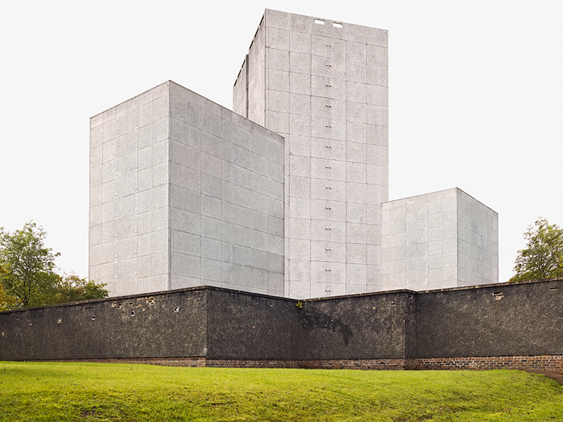 18_BL1155571103585518,digital pigment print,100x129cm,2011