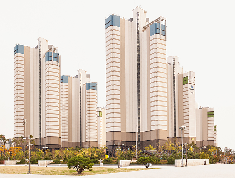 23_BL212372259126385023,digital pigment print,121x156cm,2012