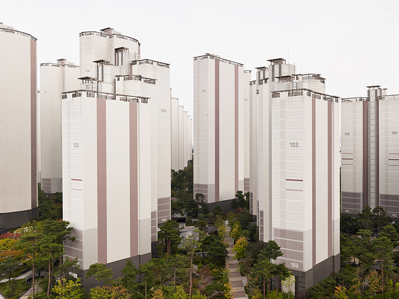 24_BL212373113127061324,digital pigment print,121x156cm,2012