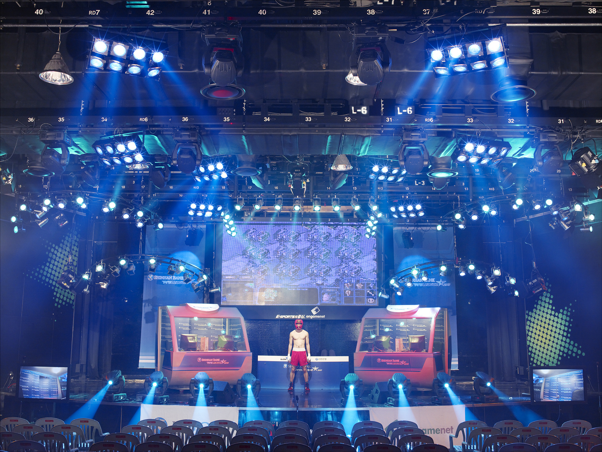 Goodbye Stranger 2 #07, digital C-print, 139x183cm, edition of 7, 2007