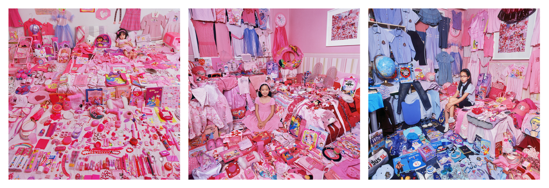 핑크 프로젝트 I  II - 서우와 서우의 핑크색 물건들, 라이트 젯 프린트, 122x122cm, 2005, 2008. 핑크 프로젝트 III - 서우와 서우의 핑크&파란색 물건들, 라이트 젯 프린트, 122x122cm, 2009