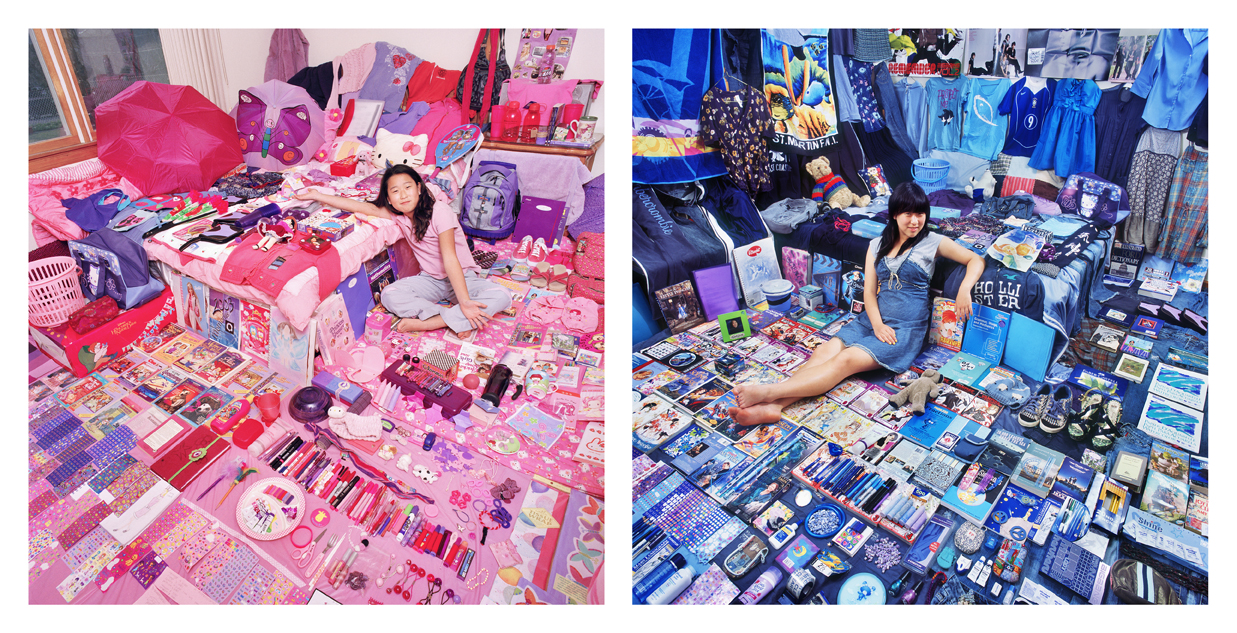 핑크 프로젝트 I - 상유와 상유의 핑크색 물건들, 라이트 젯 프린트, 50.8x50.8cm, 2006. 핑크 프로젝트 II - 상유와 상유의 파란색 물건들, 라이트 젯 프린트, 50.8x50.8cm, 2009