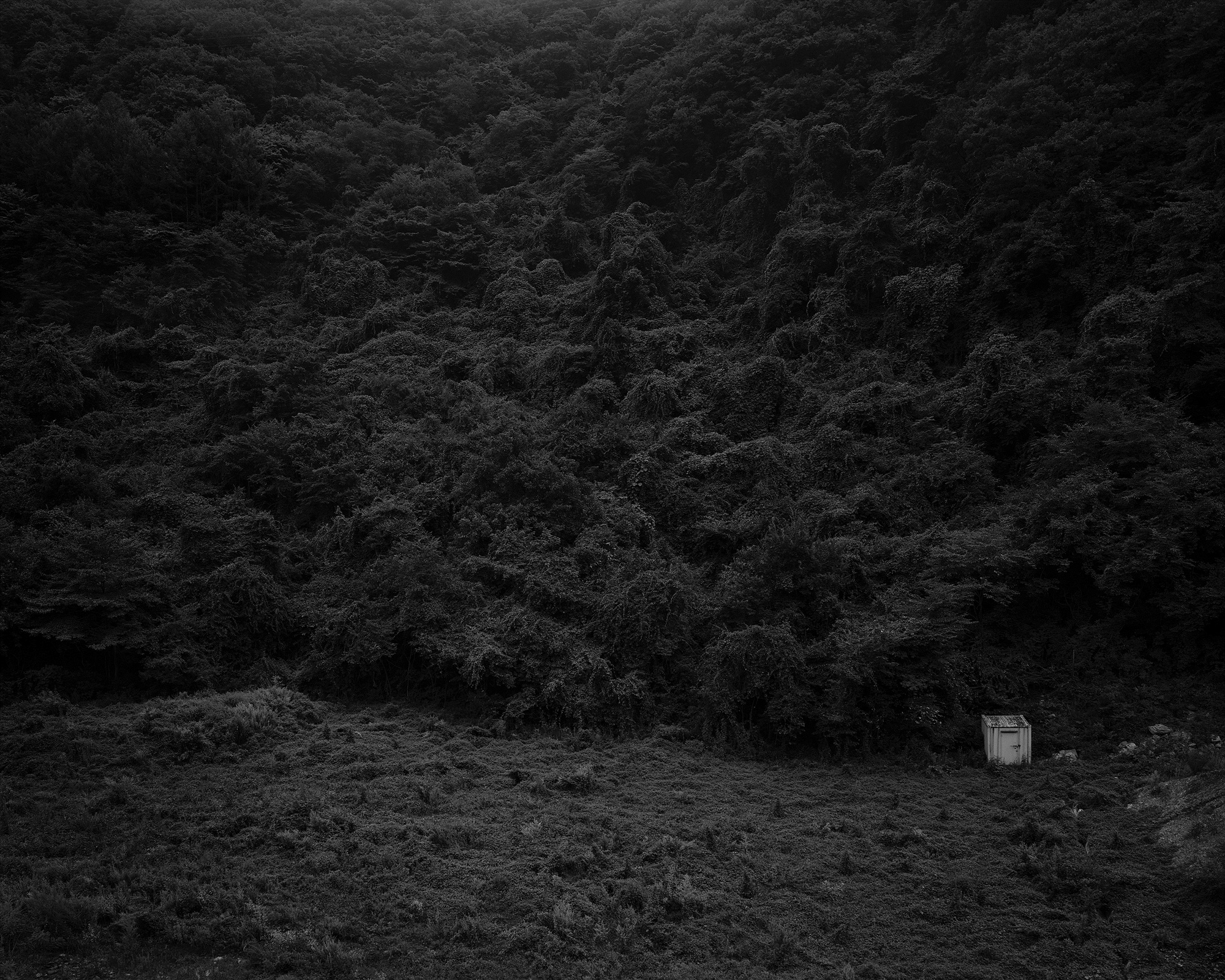 02_The white shaded backyard_Yeongwol_Archival Pigment Print_180 x 144 cm_Gun Young Lee_2008