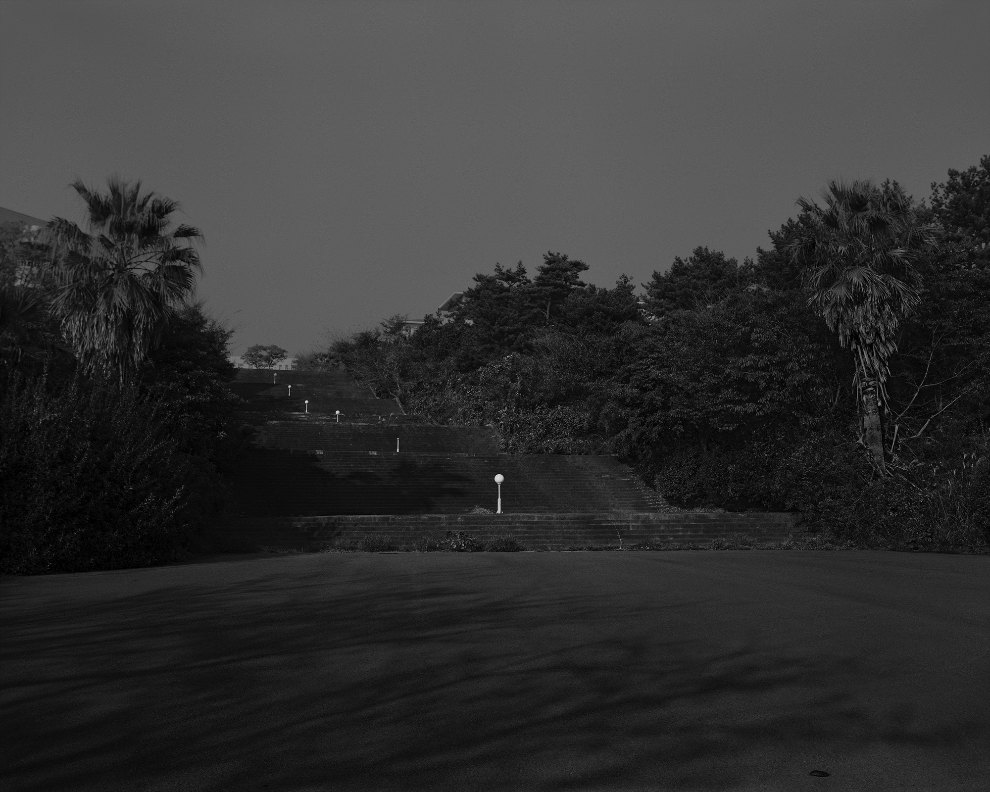 40_The white shaded backyard_Jeju_Archival Pigment Print_131.25 x 105 cm_Gun Young Lee_2013