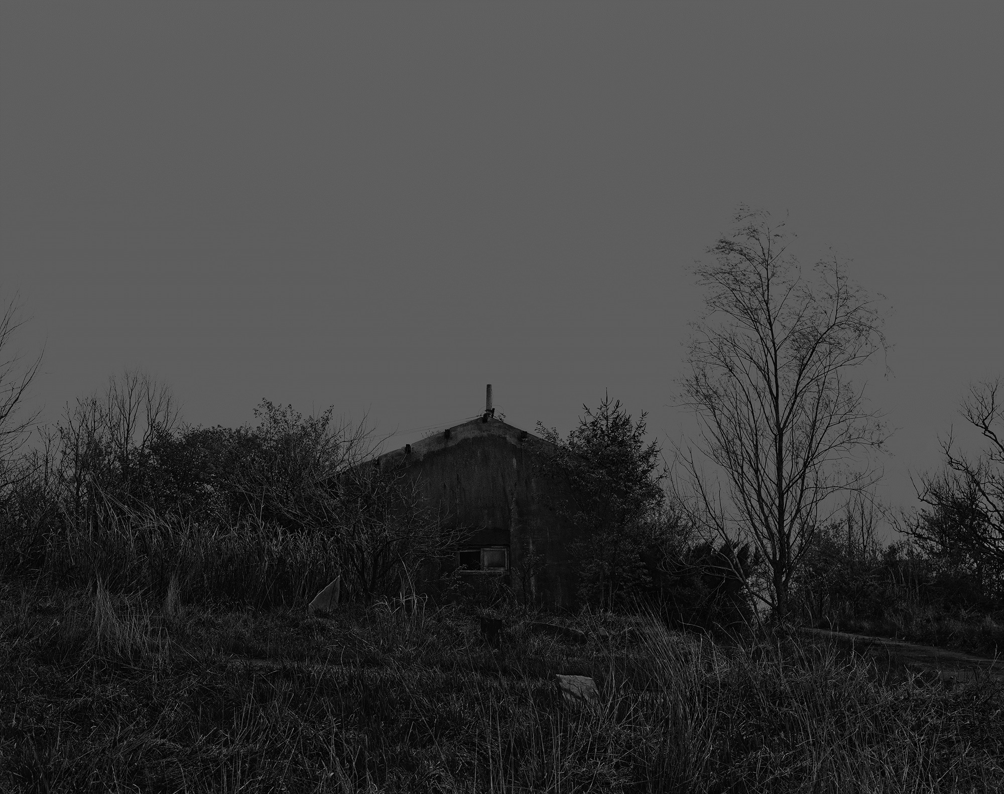 52_The white shaded backyard_Gyeongju_Archival Pigment Print_70 x 56 cm_Gun Young Lee_2013