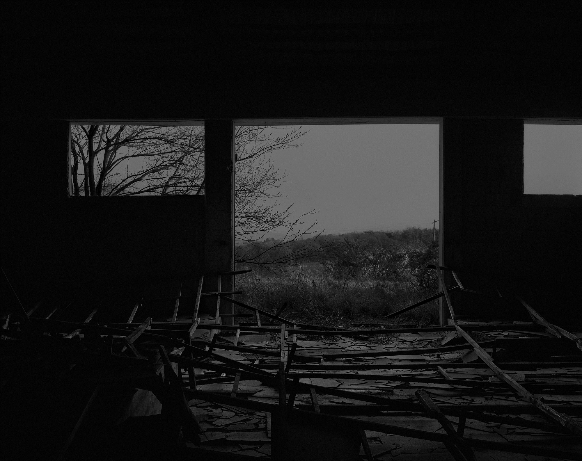 54_The white shaded backyard_Gyeongju_Archival Pigment Print_70 x 56 cm_Gun Young Lee_2013