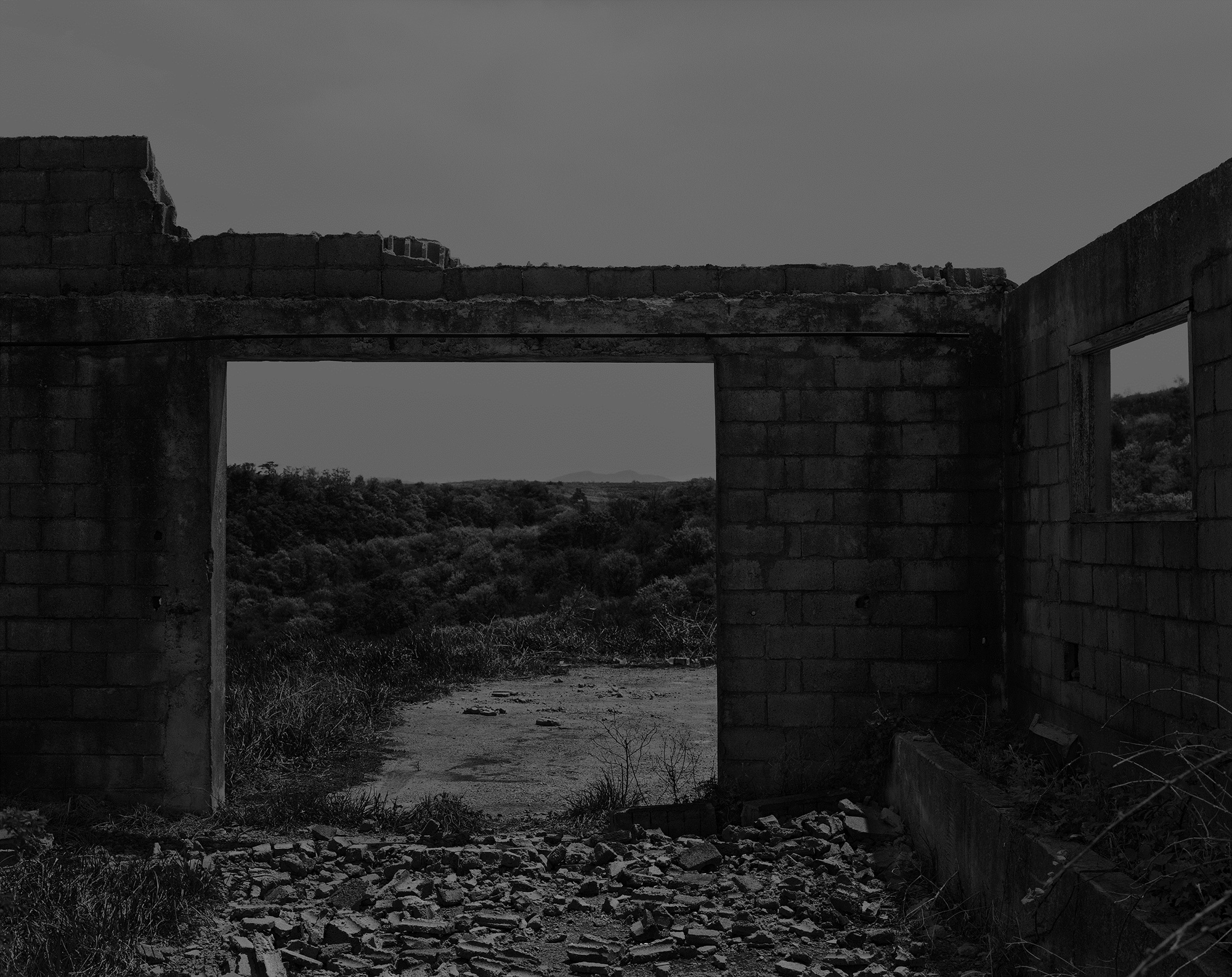 55_The white shaded backyard_Gyeongju_Archival Pigment Print_70 x 56 cm_Gun Young Lee_2013