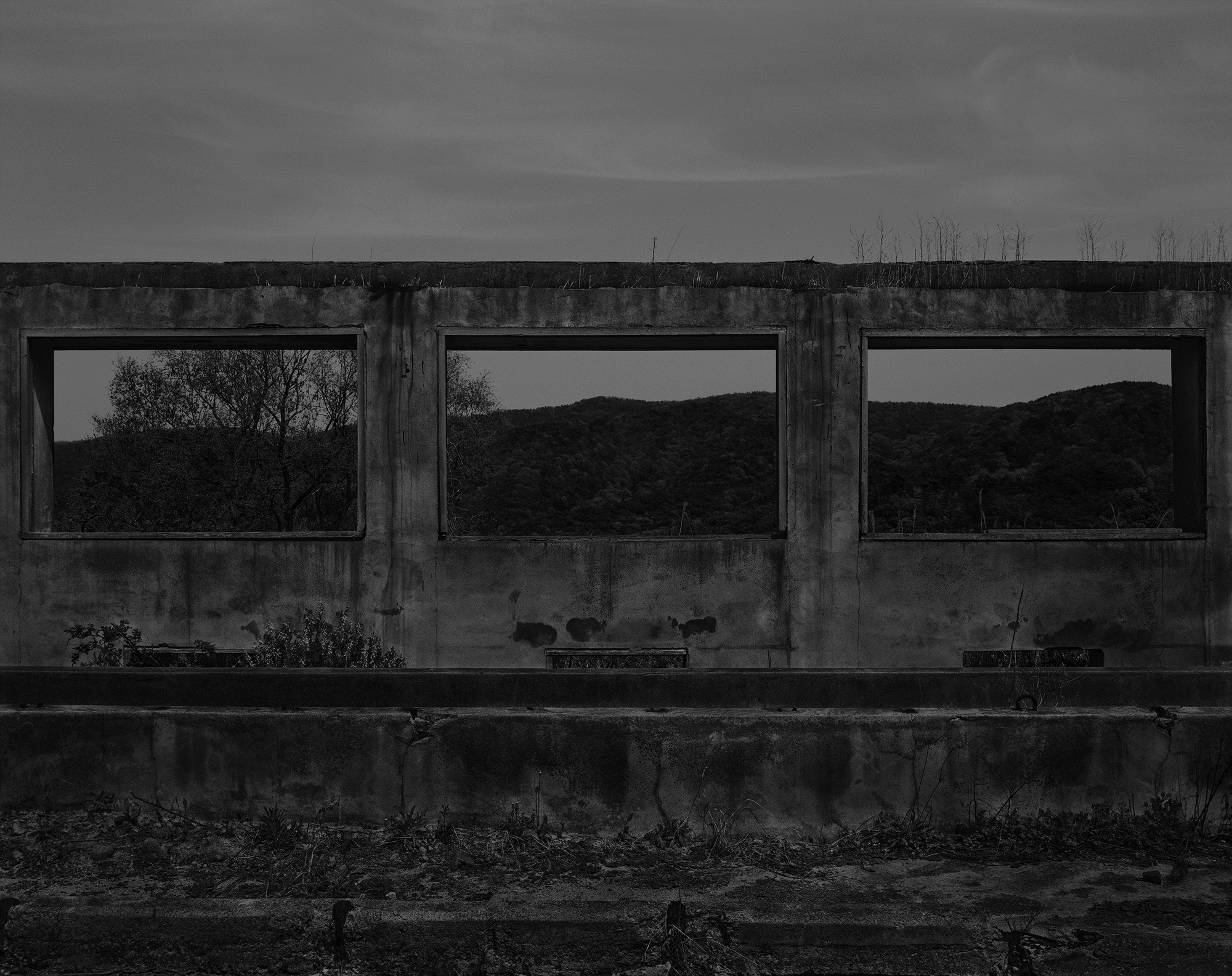 58_The white shaded backyard_Gyeongju_Archival Pigment Print_70 x 56 cm_Gun Young Lee_2013