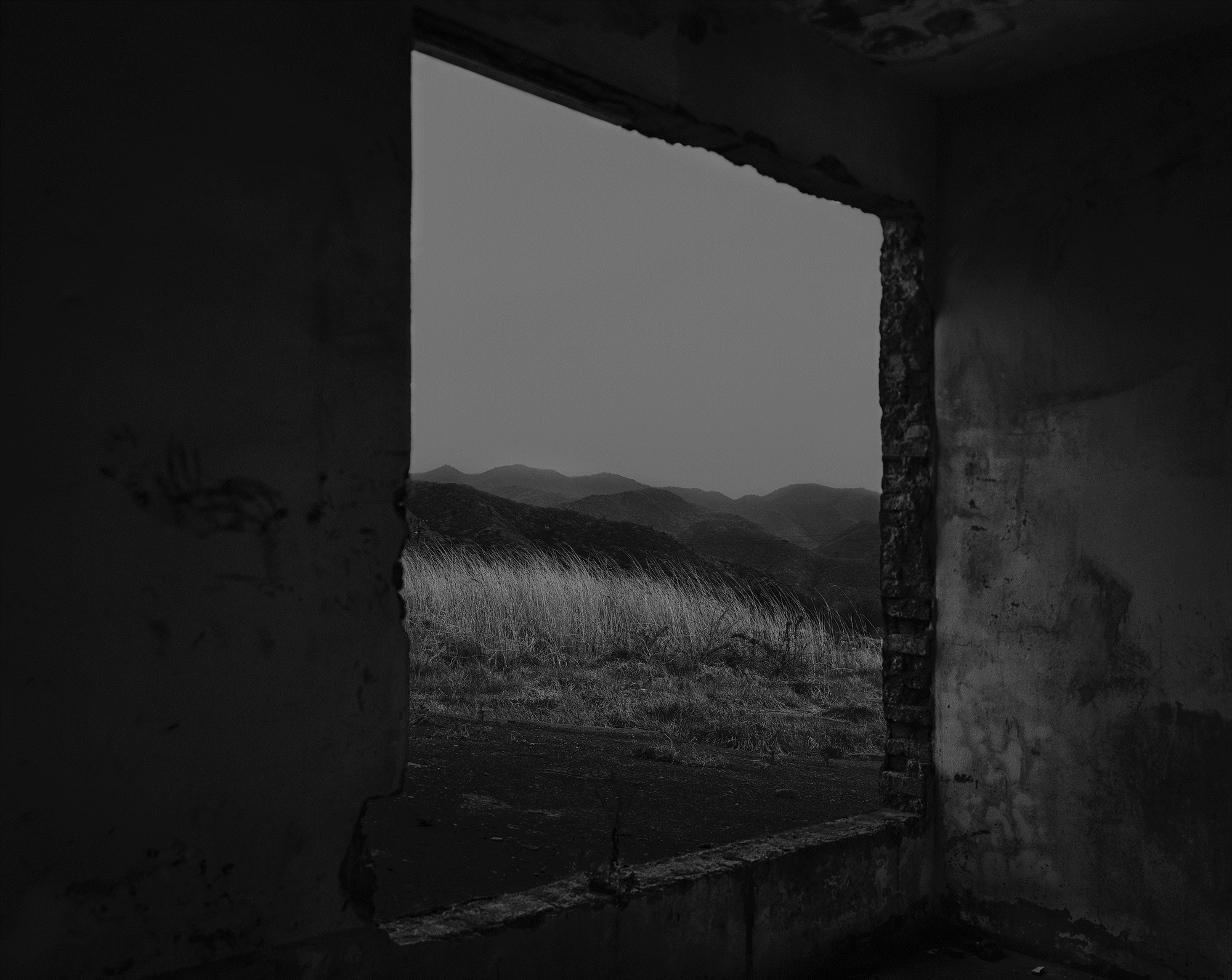 61_The white shaded backyard_Gyeongju_Archival Pigment Print_70 x 56 cm_Gun Young Lee_2013