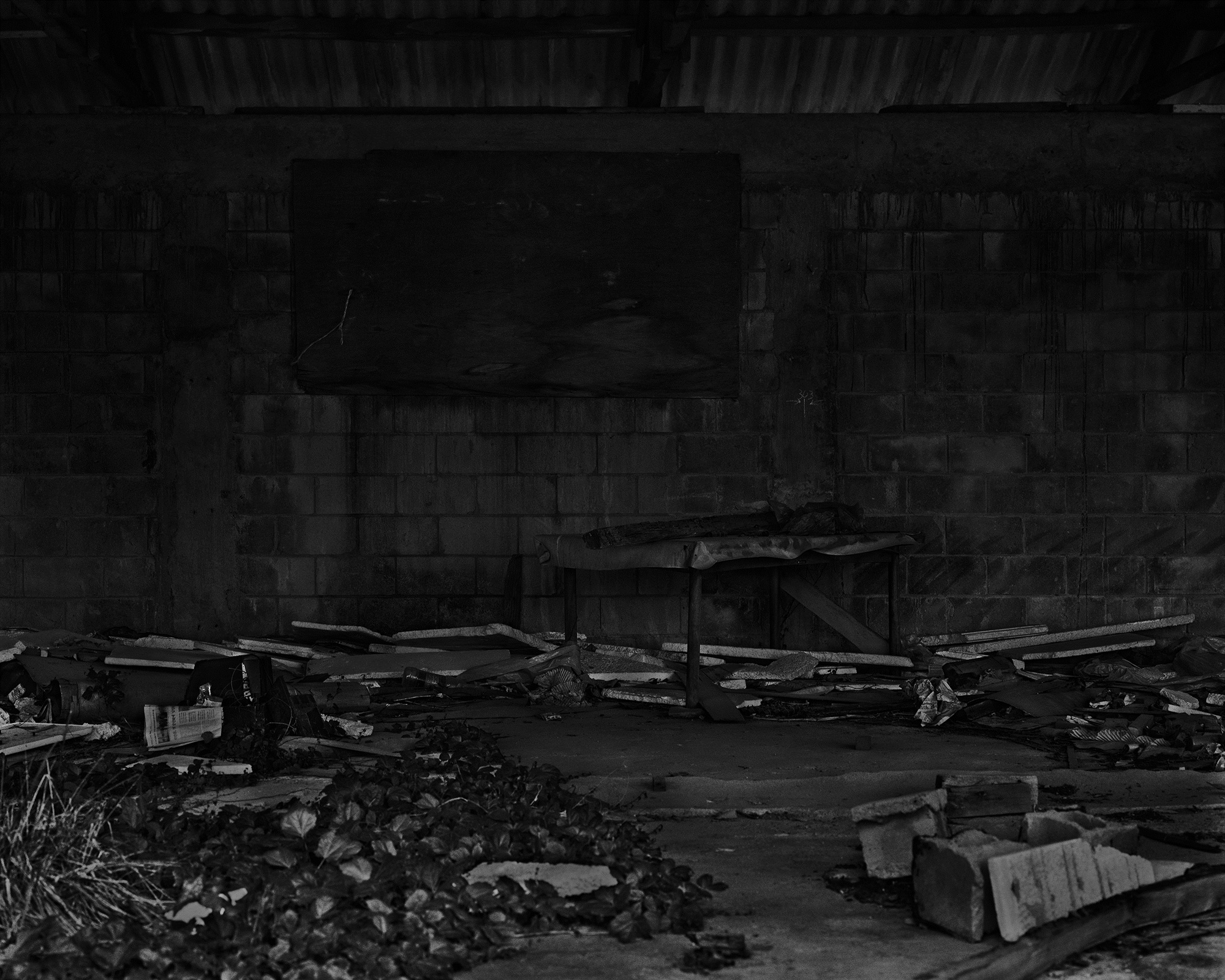 65_The white shaded backyard_Gyeongju_Archival Pigment Print_70 x 56 cm_Gun Young Lee_2013 copy