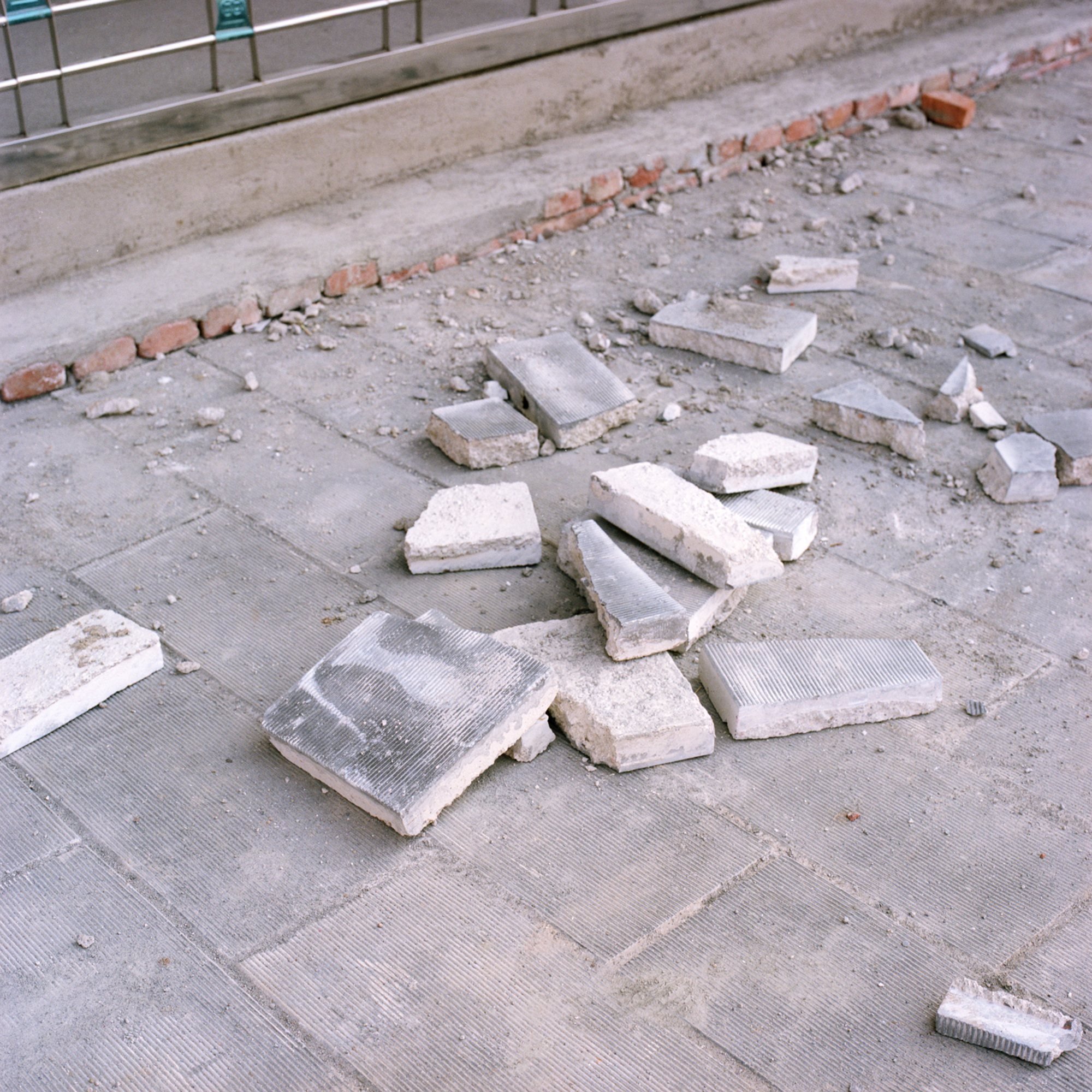 Joongho Yum, The Taste of Others,30x30cm, Digital Lamda Print, 2008