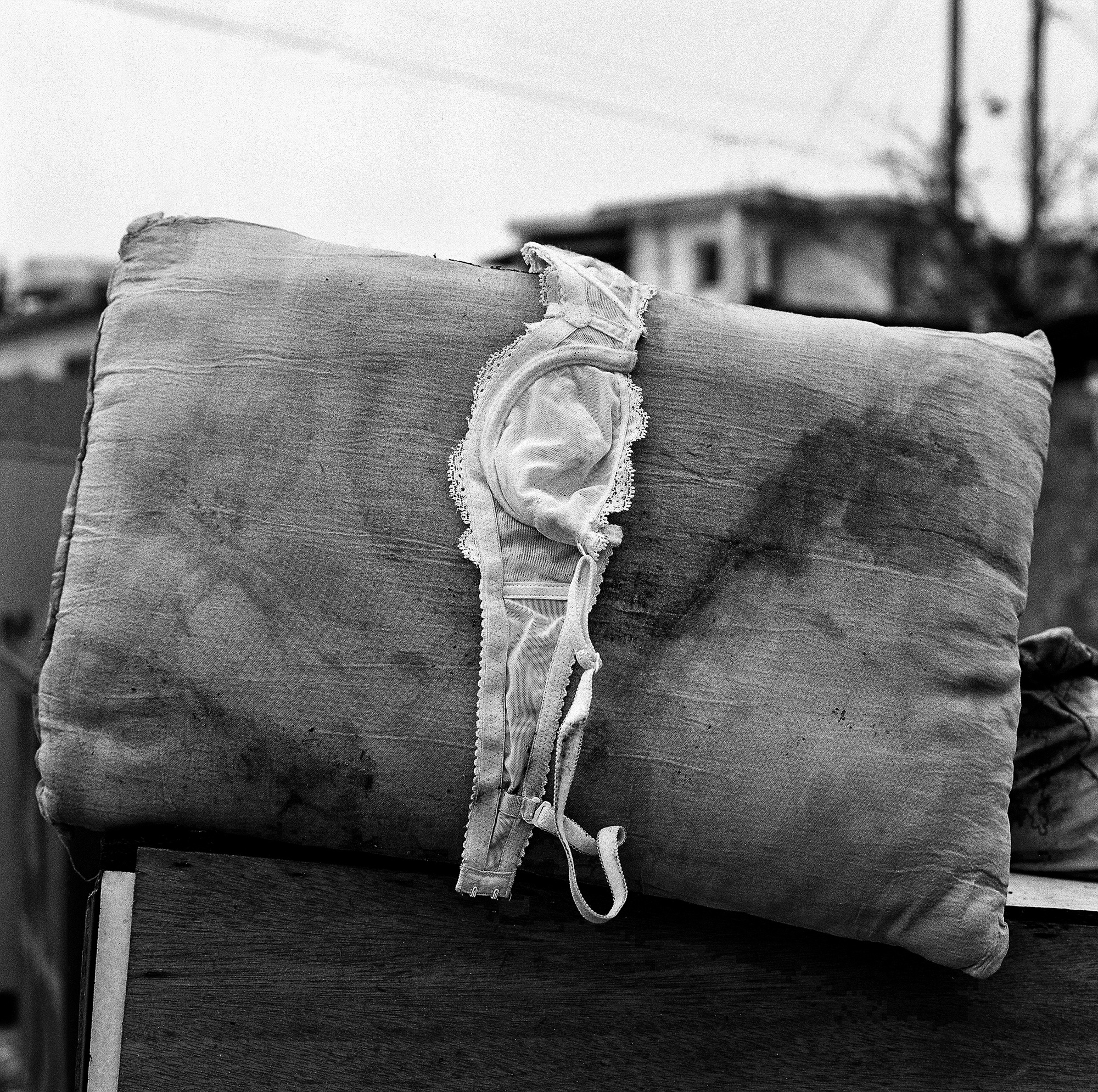 브레지어_40×40cm_Gelatin silver print_2001