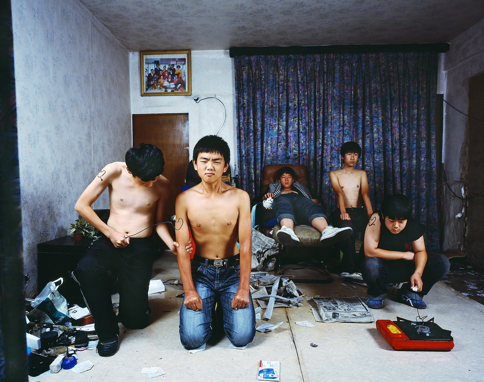 아지트_76×95.4cm_ C -print_2007