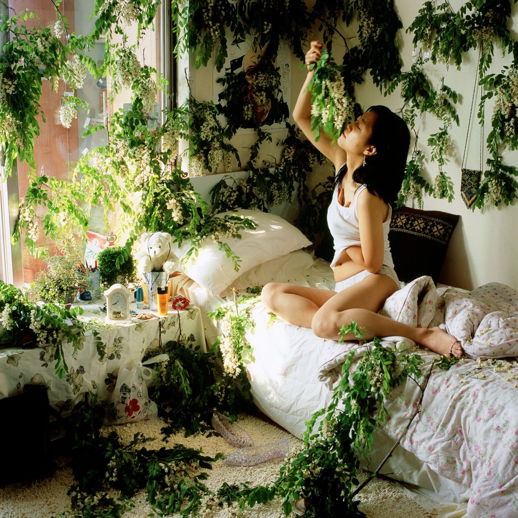 138 2005 A flower shakes Her