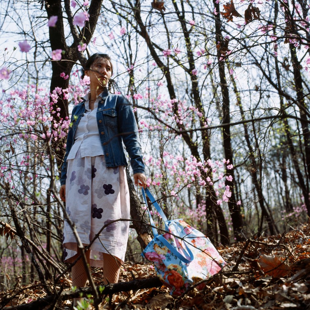 141 2005 A Flower shakes Her