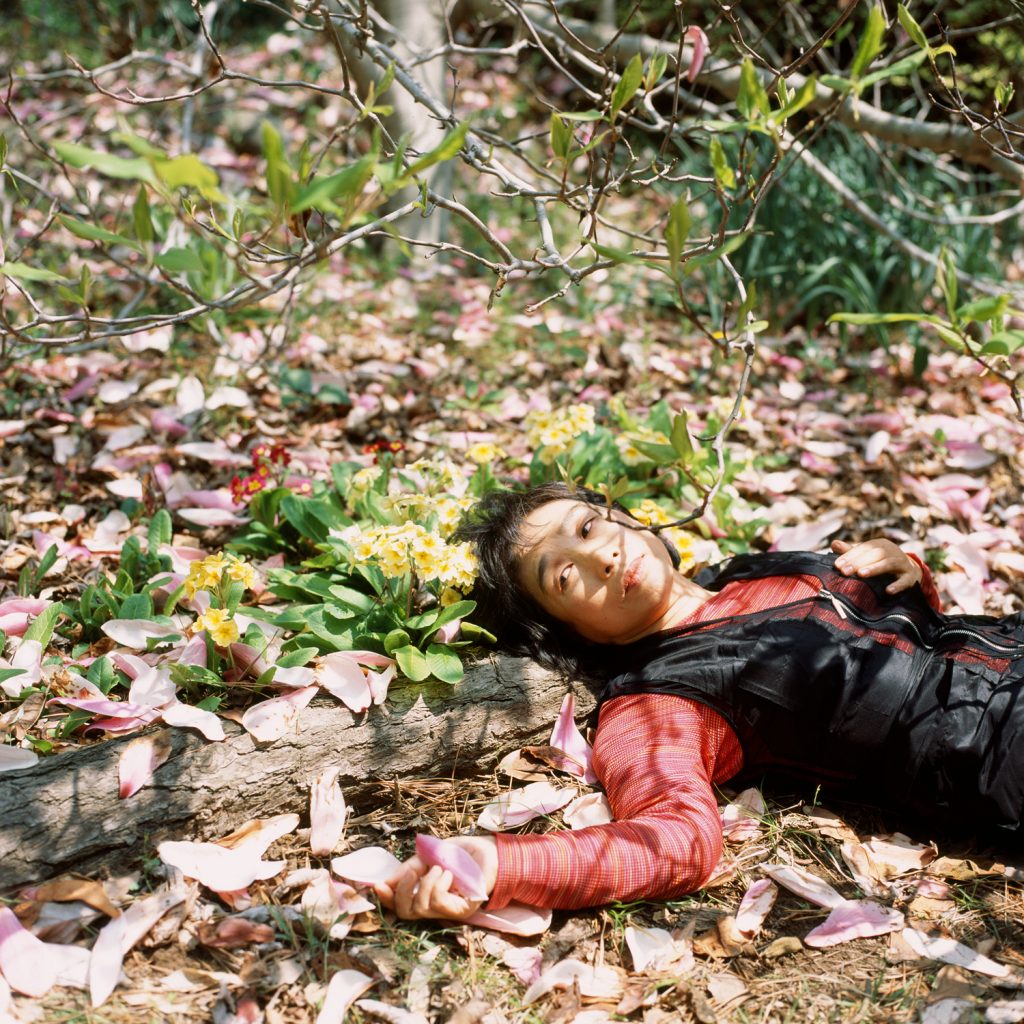 143 2005 A flower shakes Her