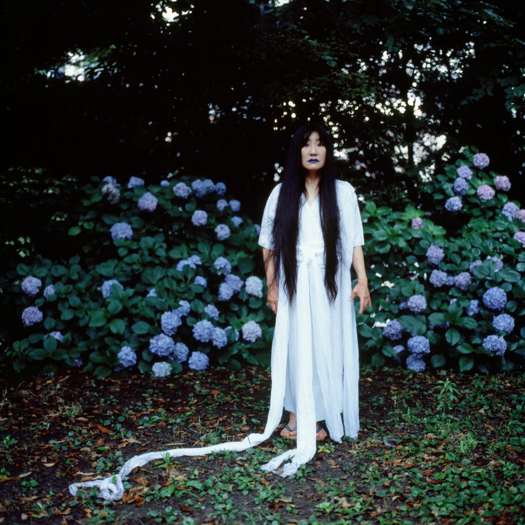 146 2005 A flower shakes Her