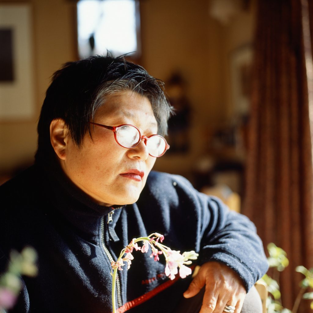 149 2005 A flower shakes Her