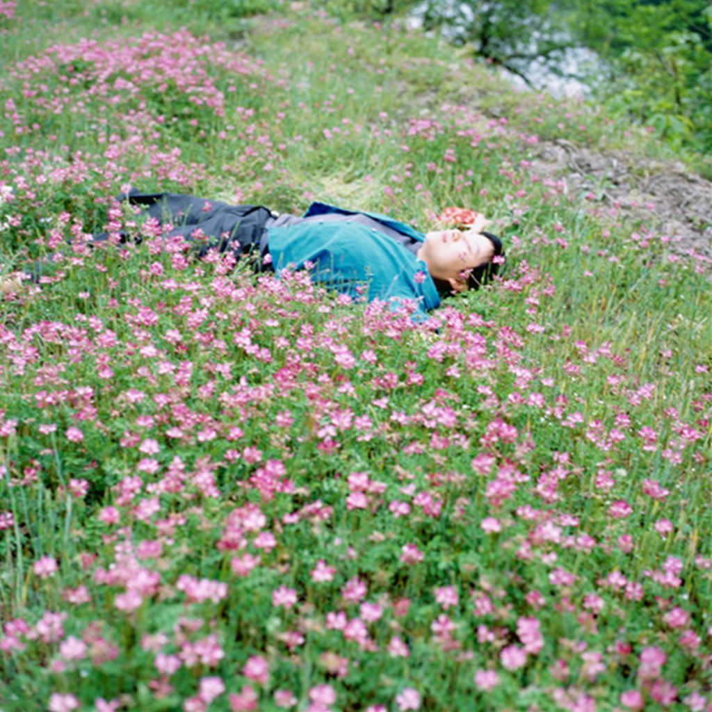 151 2005 A flower shakes Her