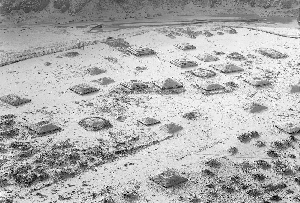 048(집안의 고구려 무덤떼)