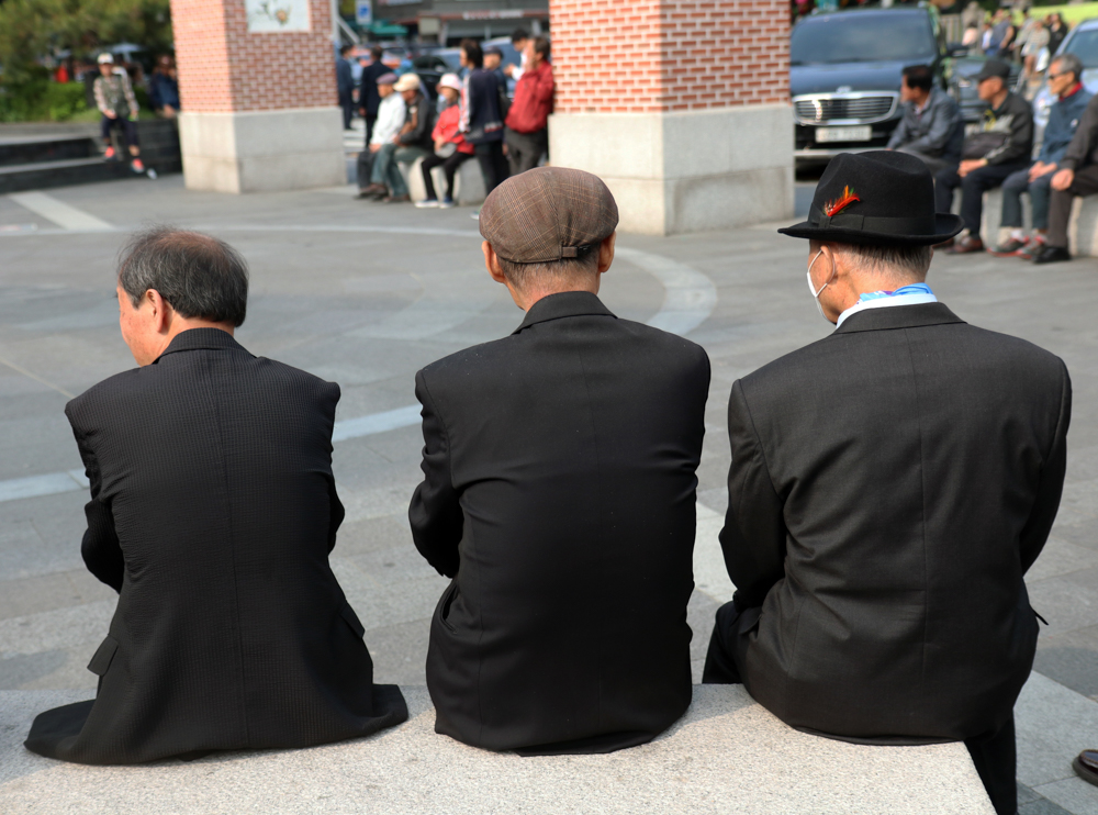 박재우|백발의 주름진 소년들