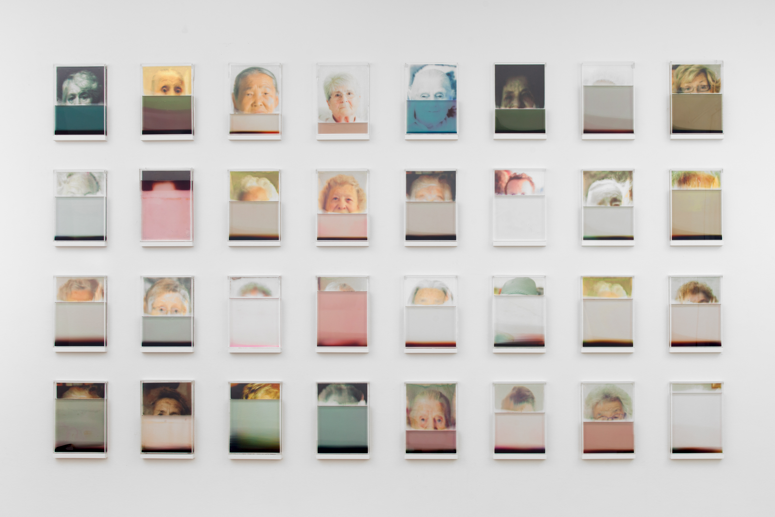 FOR GOTT EN, 투명 필름지에 피그먼트 프린트ㆍ물, 20x30x2.5cm(60 pieces), 2010-2017